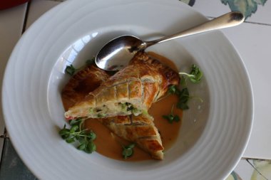 sıcak öğle yemeği ve snack restoran masada 