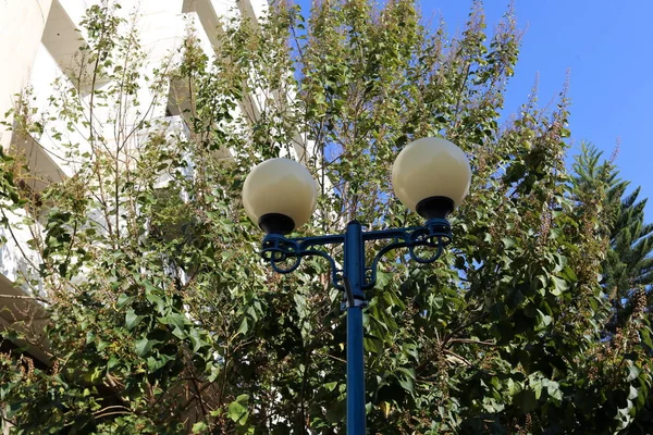 Een Lamp Verlicht Waar Zich Kamer Hangen Aan Het Plafond — Stockfoto
