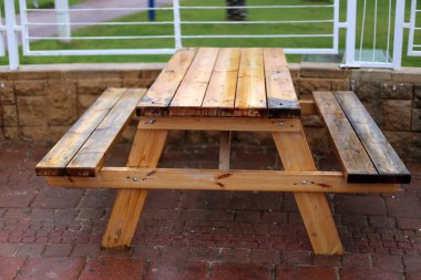 İsrail bir açık şehir parkında bir Bank standları 