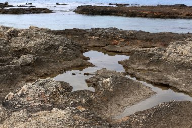 kayalar ve taşlar Kuzey İsrail'Akdeniz kıyısında 
