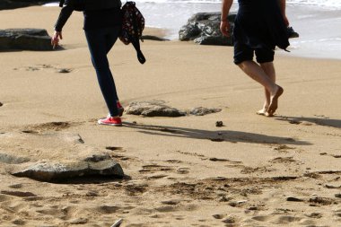 Kumdaki Akdeniz kıyısında 