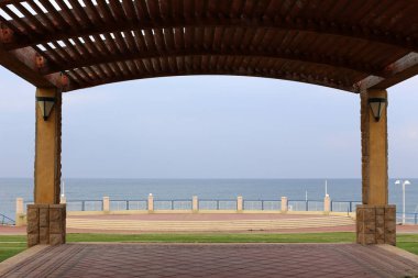 Bir çit bir yabancı topraklarda kenarlığını işaretlemek için kullanılan bir yapıdır. 