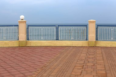 Bir çit bir yabancı topraklarda kenarlığını işaretlemek için kullanılan bir yapıdır. 