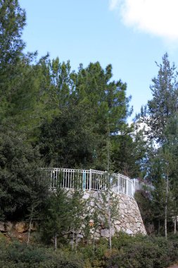 Bir çit bir yabancı topraklarda kenarlığını işaretlemek için kullanılan bir yapıdır. 