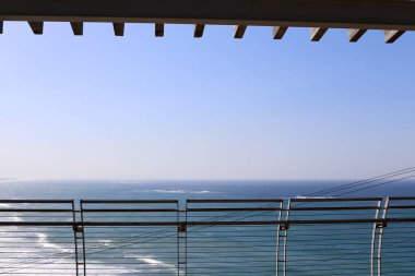 Bir çit bir yabancı topraklarda kenarlığını işaretlemek için kullanılan bir yapıdır. 