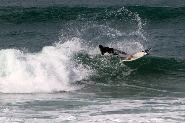 Surfer Chevaucher Les Vagues Méditerranée Sur Des Panneaux Lumineux Spéciaux — Photo