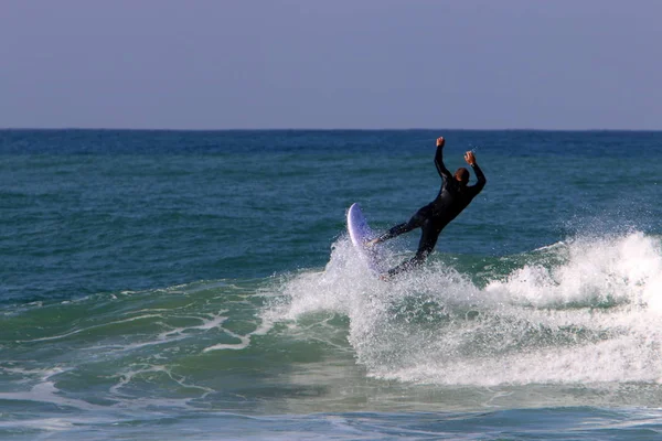 Surfing Ιππασίας Κύματα Της Μεσογείου Ειδικό Φως Πίνακες — Φωτογραφία Αρχείου