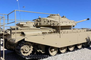 İsrail bir müzede eski askeri teçhizat ve tankları bulunmaktadır 