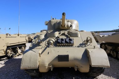 İsrail bir müzede eski askeri teçhizat ve tankları bulunmaktadır 
