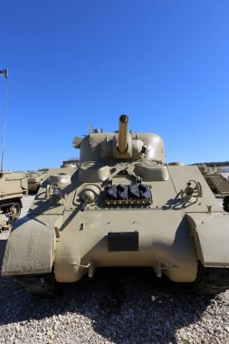 İsrail bir müzede eski askeri teçhizat ve tankları bulunmaktadır 