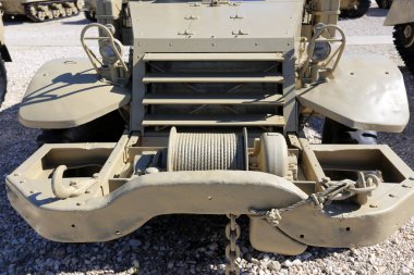 İsrail bir müzede eski askeri teçhizat ve tankları bulunmaktadır 