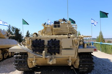 İsrail bir müzede eski askeri teçhizat ve tankları bulunmaktadır 