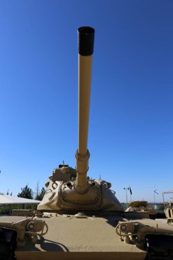 İsrail bir müzede eski askeri teçhizat ve tankları bulunmaktadır 