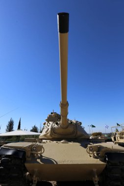 İsrail bir müzede eski askeri teçhizat ve tankları bulunmaktadır 