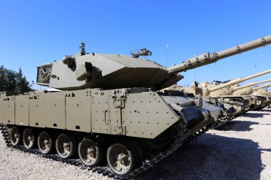 İsrail bir müzede eski askeri teçhizat ve tankları bulunmaktadır 