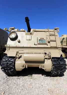 İsrail bir müzede eski askeri teçhizat ve tankları bulunmaktadır 