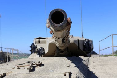 İsrail bir müzede eski askeri teçhizat ve tankları bulunmaktadır 