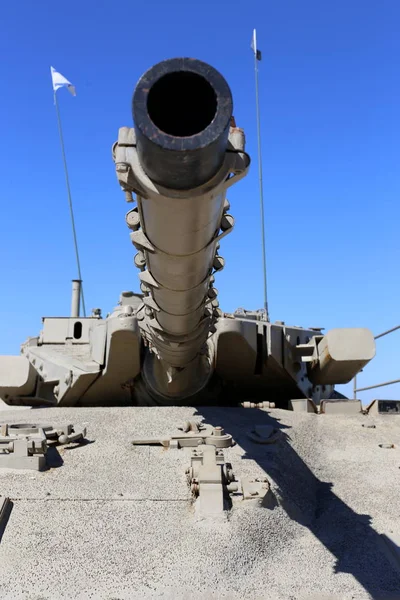 İsrail bir müzede eski askeri teçhizat ve tankları bulunmaktadır 