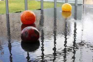 Balon - gaz hava daha hafif uçmak için kullanılan. 