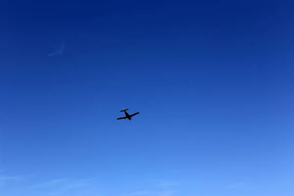 季節や天気の時間に依存する型と空の色 — ストック写真