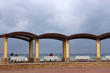 gölgelik Kuzey İsrail'Akdeniz kıyısında Güneş'ten 
