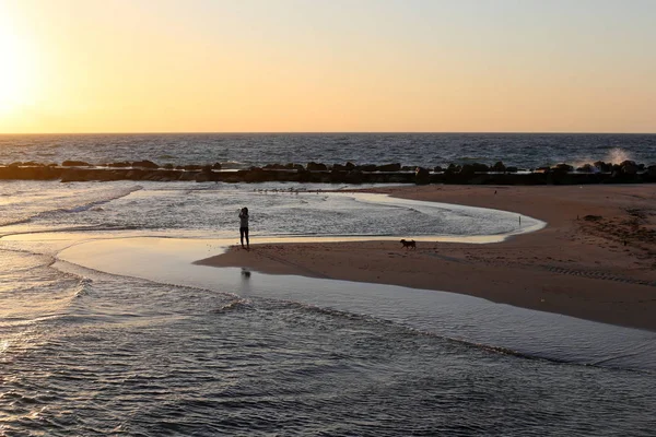 Solen Går Ner Över Horisonten Och Slutar Dagen Medelhavet Israel — Stockfoto