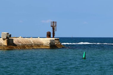 İsrail Akdeniz'in kıyısında deniz feneri 