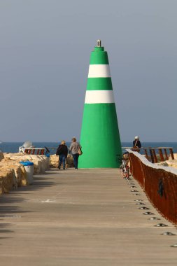 İsrail Akdeniz'in kıyısında deniz feneri 