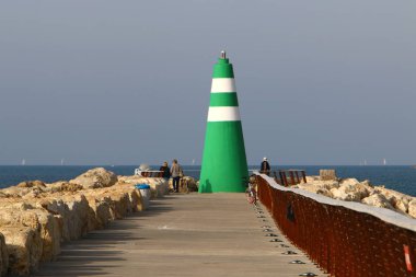 İsrail Akdeniz'in kıyısında deniz feneri 