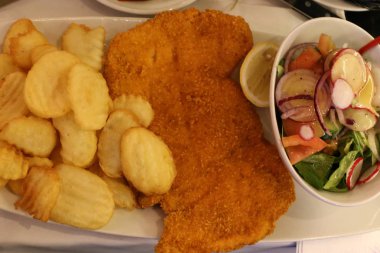 sıcak öğle yemeği ve snack restoran masada 