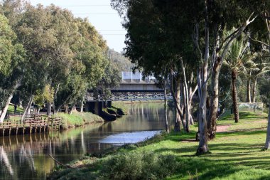 Köprü - bir engel dikilmiş bir yapay yapısı 