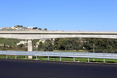 Köprü - bir engel dikilmiş bir yapay yapısı 