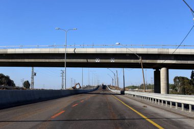 Köprü - bir engel dikilmiş bir yapay yapısı 