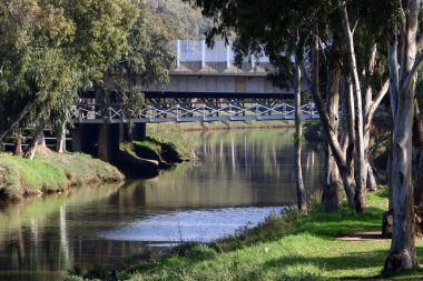 Köprü - bir engel dikilmiş bir yapay yapısı 