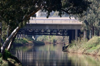 Köprü - bir engel dikilmiş bir yapay yapısı 