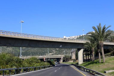 Köprü - bir engel dikilmiş bir yapay yapısı 