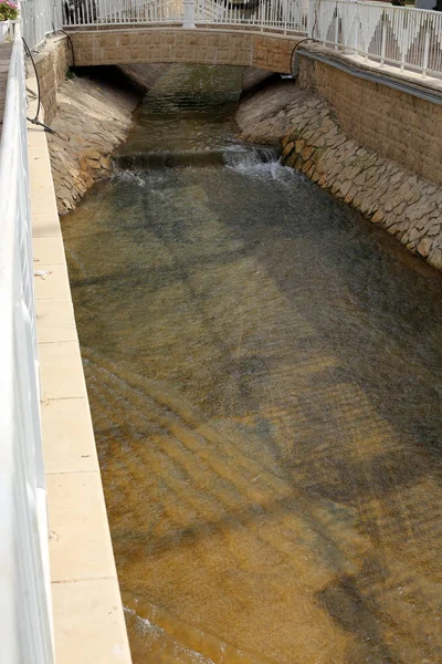 Brücke Eine Künstliche Konstruktion Die Über Einem Hindernis Errichtet Wurde — Stockfoto