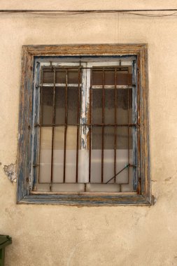 büyük bir şehirde küçük pencere 