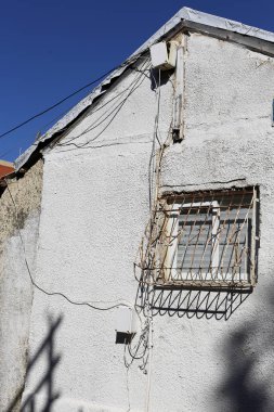 büyük bir şehirde küçük pencere 