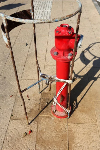 Wasserrohr Und Flüssigkeitsschlauch Aus Metall — Stockfoto