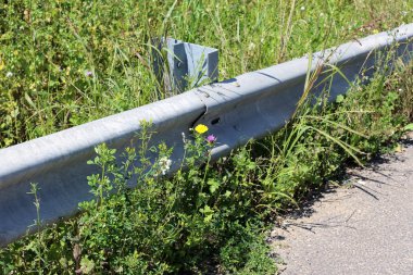 Eski ve paslı metal ürünler 