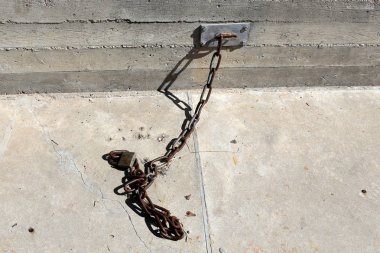 Eski ve paslı metal ürünler 