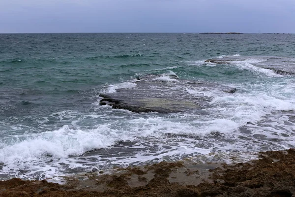 イスラエル共和国の州の北の地中海の海岸 — ストック写真