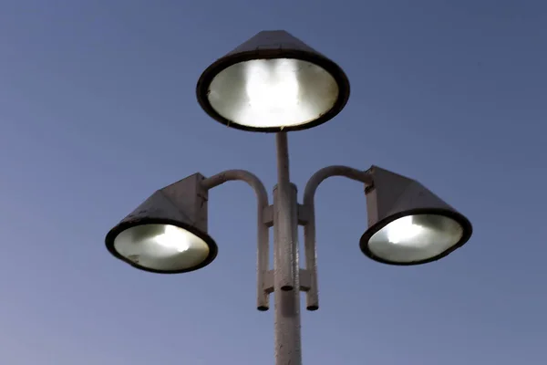 Linterna Para Iluminación Instalada Parque Urbano Israel —  Fotos de Stock
