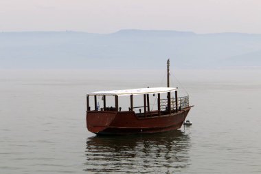 Kinneret Gölü 'Nün su seviyesi normal olarak 3,42 m 'dir.. 