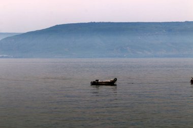 Kinneret Gölü 'Nün su seviyesi normal olarak 3,42 m 'dir.. 