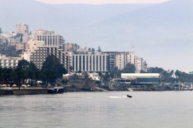 Kinneret Gölü 'Nün su seviyesi normal olarak 3,42 m 'dir.. 