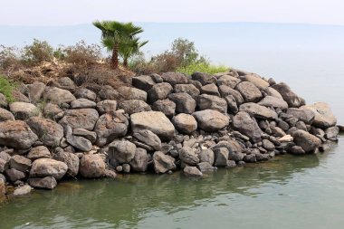 Kinneret Gölü 'Nün su seviyesi normal olarak 3,42 m 'dir.. 