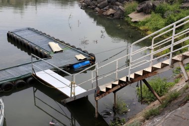 Kinneret Gölü 'Nün su seviyesi normal olarak 3,42 m 'dir.. 