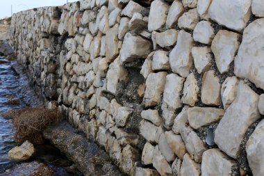 duvar, taş ve beton İsrail eski kale içinde 